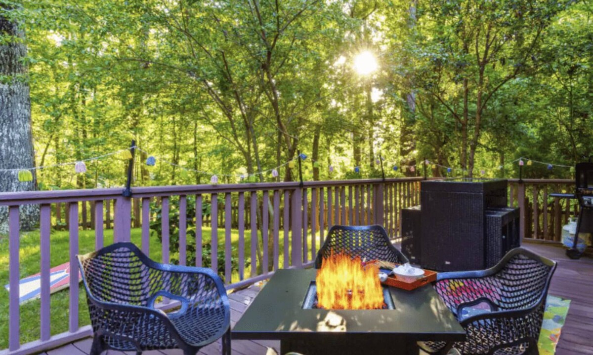 Johns Creek House | N Atlanta Home - Game Room, Firepit, BBQ, Sleeps 9