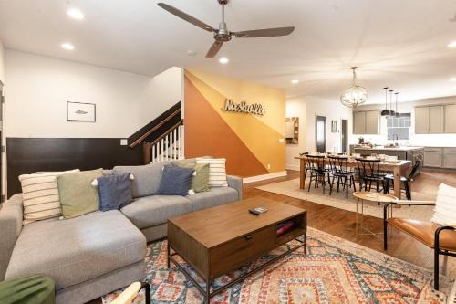 Historic Waverly House | Nashville Comfort-Sleeps 10-3 Mins to 12 South