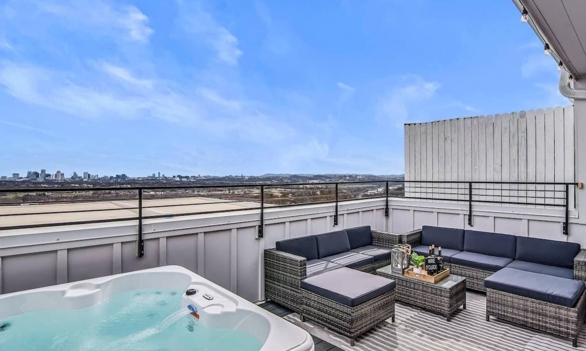 Nashville House | Nashville Luxe Retreat Rooftop & Hot Tub