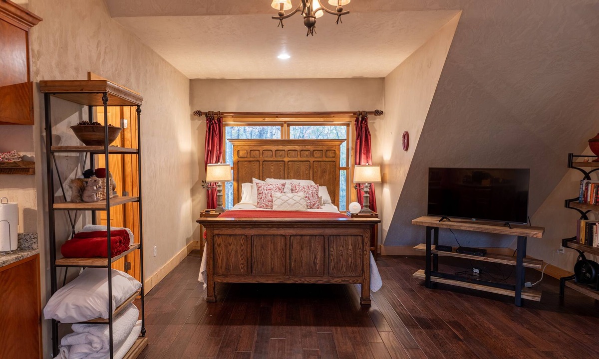 Cashiers House | Natureview Hideaway Deluxe Apt in Cashiers