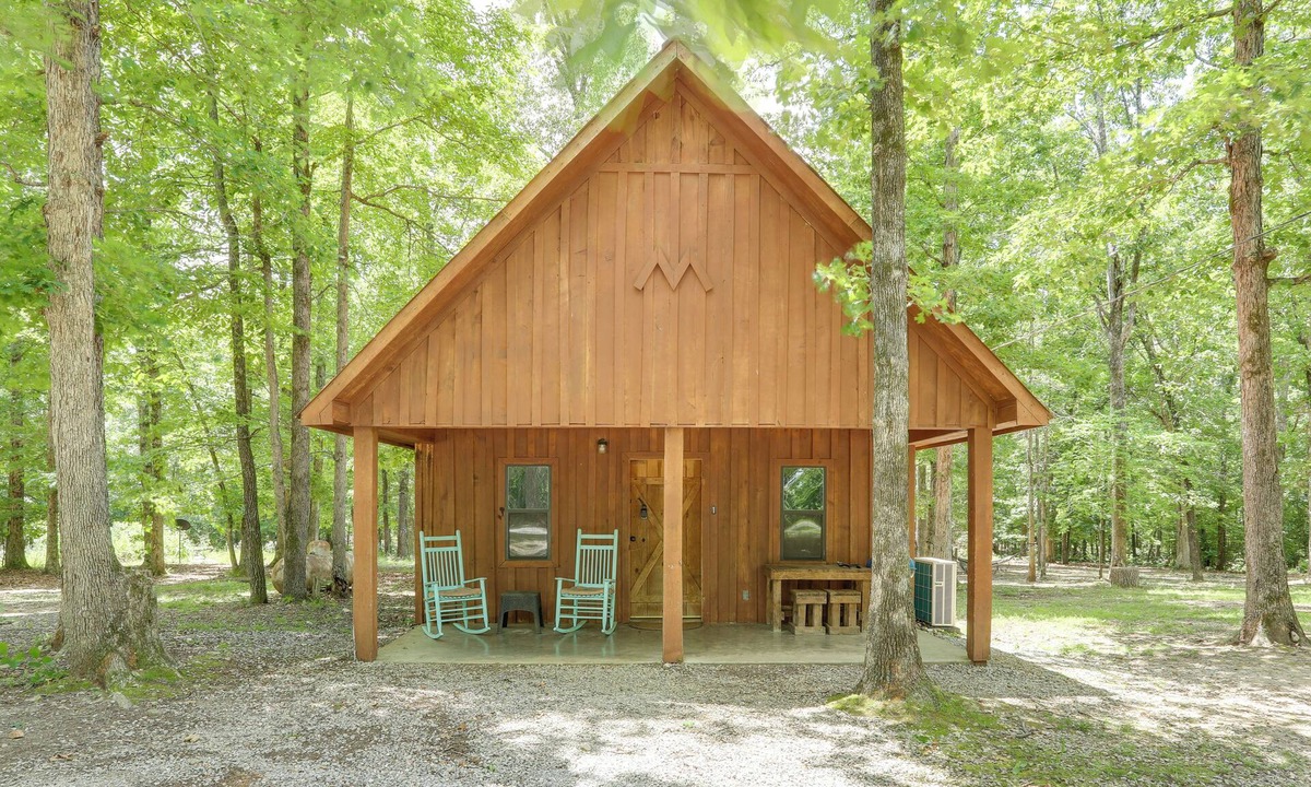 Newnata Cottage | Near Blanchard Springs! Classic Cabin in the Woods