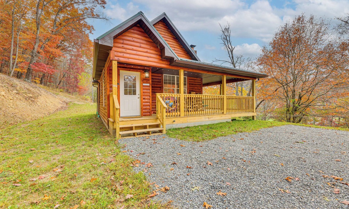 Edray Cabin | Near Greenbrier River! Mtn-View Cabin w/Fire Pit