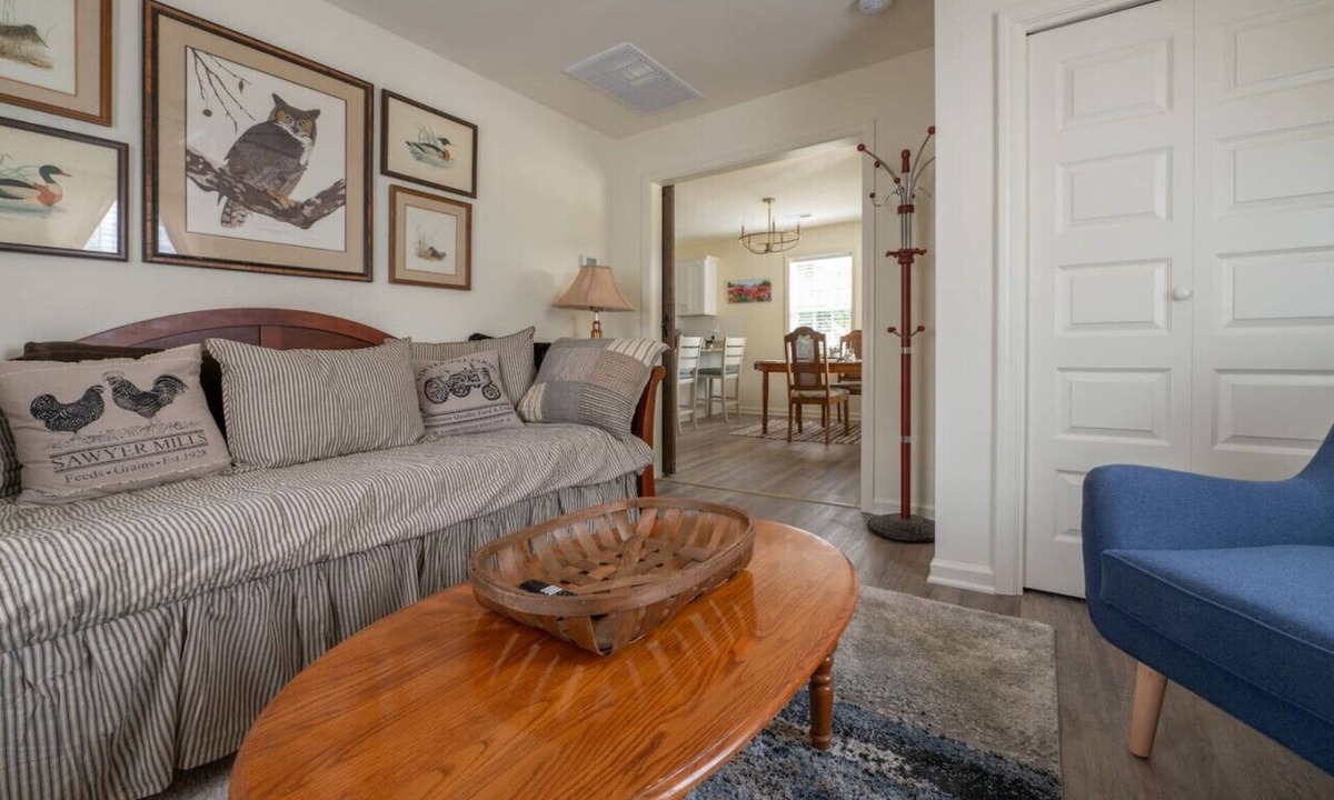 Kernersville House | Nelson Street Cozy Getaway