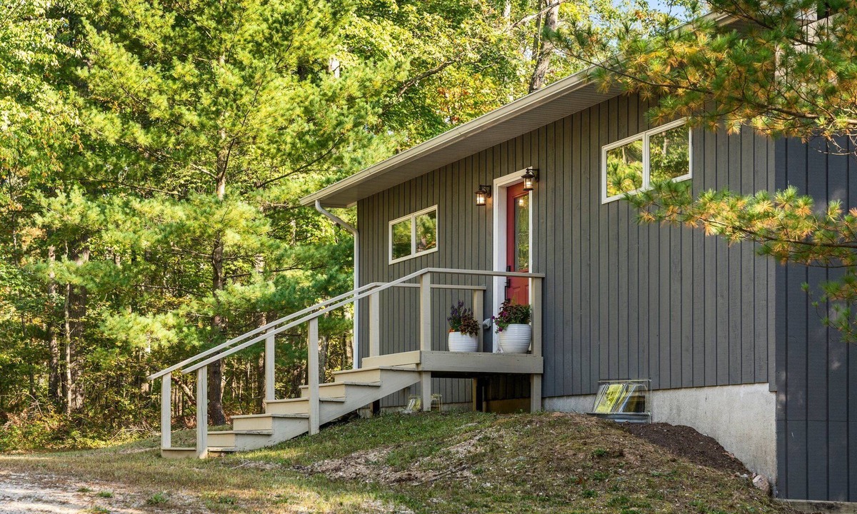 Big Rapids House | Nestled in the woods, this private detached Guest House is a perfect getaway!