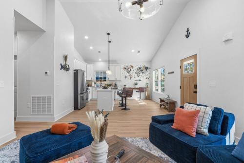 New Warrington House | NEW-3 BEDROOM HOUSE - 5 mins from NAS , 7 mins Downtown, 15 mins From The Beaches