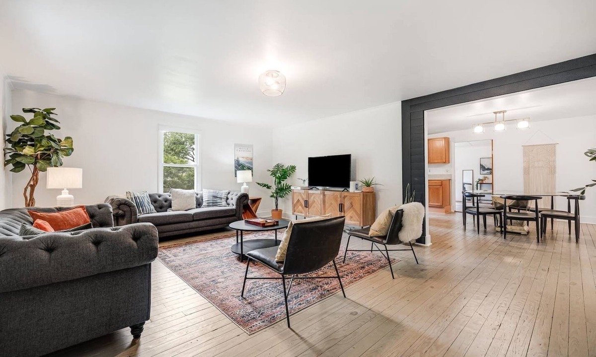 Oakley House | *New!* 5 mins to Biltmore & Asheville + Mtn Views!