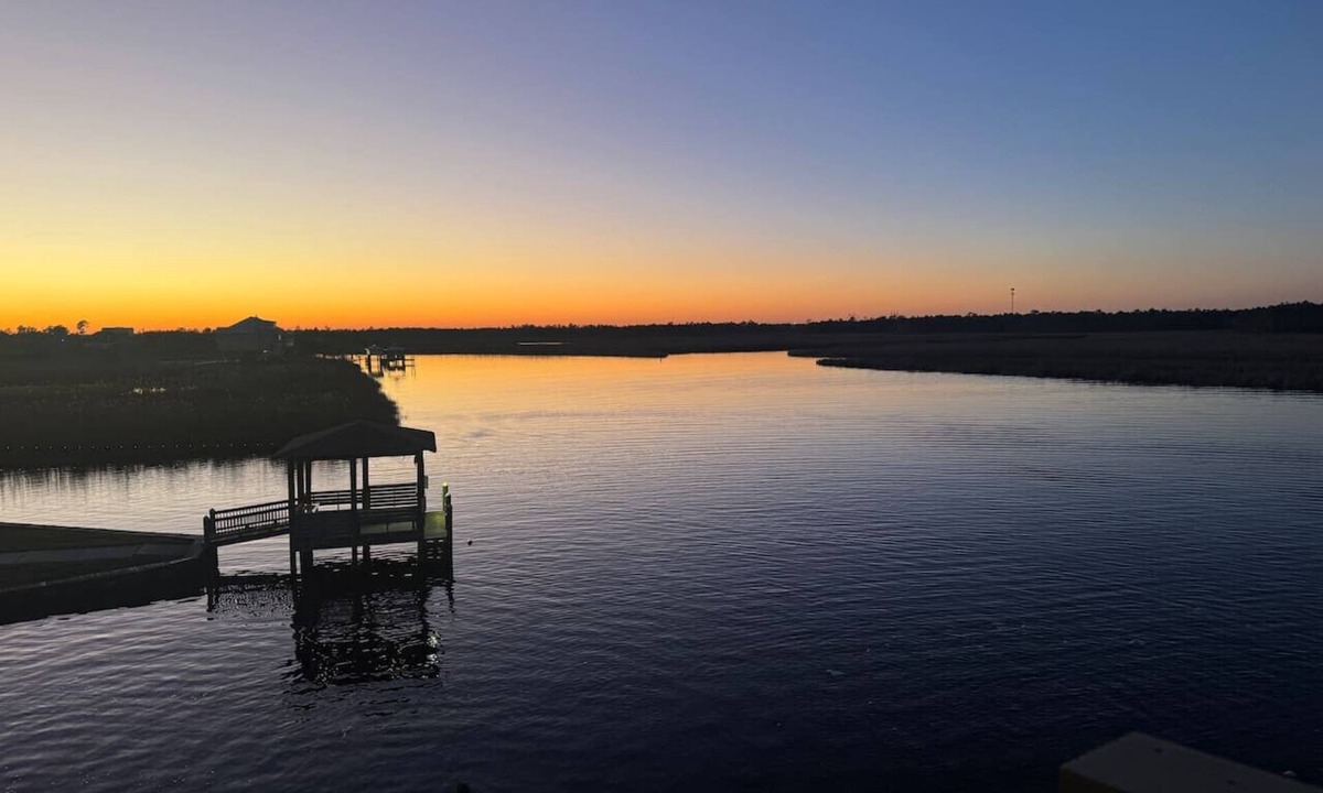 Shoreline Park House | New 5BR Bayfront Home | Fishing, Kayaking & Boat Launch Access