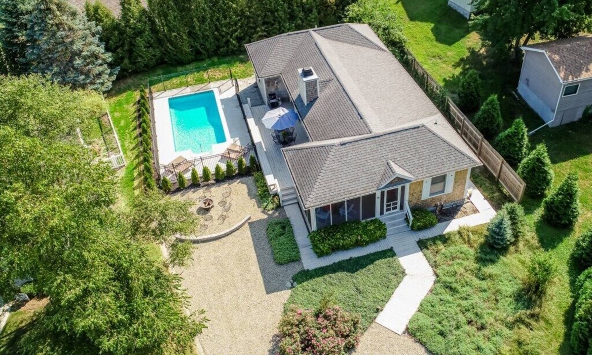 New Buffalo Cottage | New Buffalo Home With Private Heated Pool!