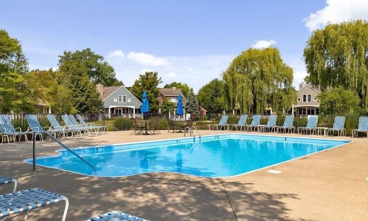 New Buffalo Cottage | New Buffalo Home with Association Pool. Walk to downtown!