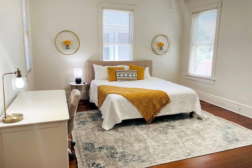 Danville House | *New* Charming Victorian Home across Averett Univ.