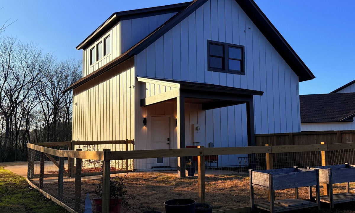 Oxford Apartment | New construction horse farm apartment 5 miles to campus- Pets allowed!