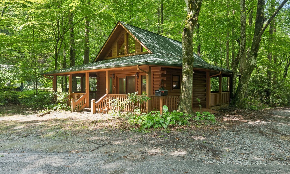 Andrews House | NEW! Cozy Creekside Cabin with Wraparound Porch