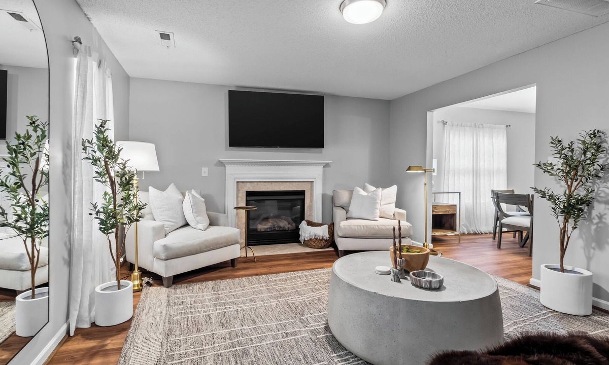 Kernersville House | NEW! Crest Stone Manor! LUX Cozy Fire pit/Fireplace, Theater TV's, Comfy beds!