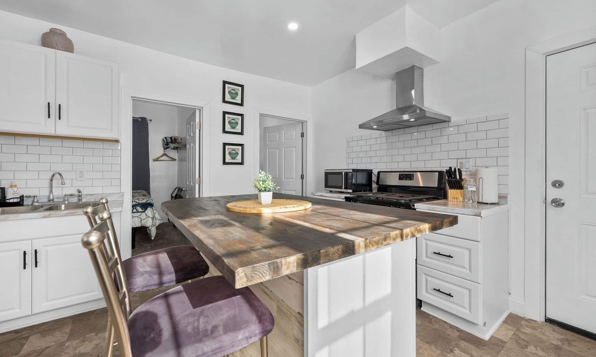 Detroit Cottage | New Downtown Lux 3BR Free Parking, AC & Wi-fi
