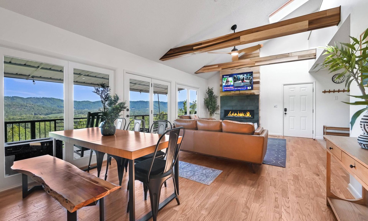 Weaverville House | New from 5 Star Hosts-Panoramic Mtn Views-Private-Peaceful on 5 acres-Convenient