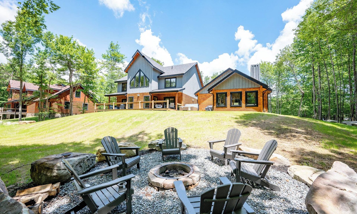 McHenry House | New! High-End Stay w/Theater, Hot Tub & Ski Access