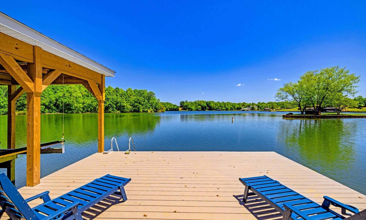 Mineral House | NEW Lakefront Lake Anna, Beach, Dock, Hot Tub