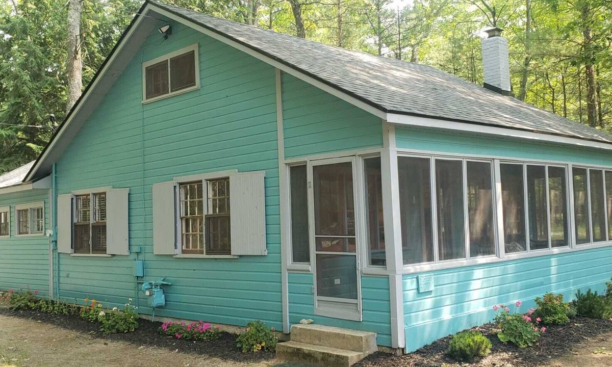 Pentwater Cottage | NEW LISTING! Pentwater Cottage Retreat - 5 min to town - Sleeps 8