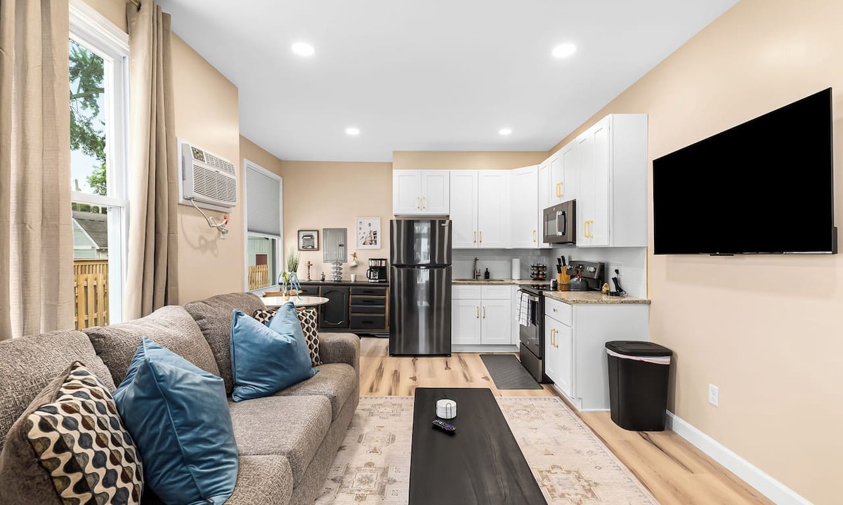 Mount Clemens Apartment | New! Luxury 1BR Flat near Downtown Mount Clemens