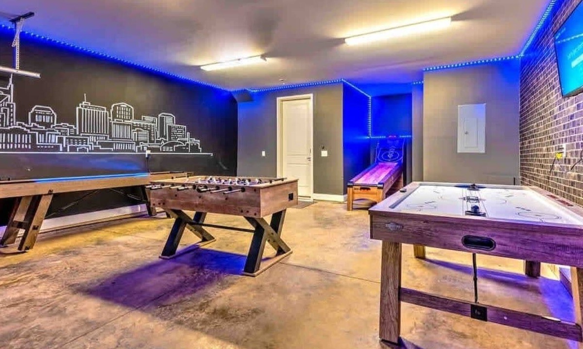 South Nashville House | New Luxury Home! 10 Beds! Baller game room!