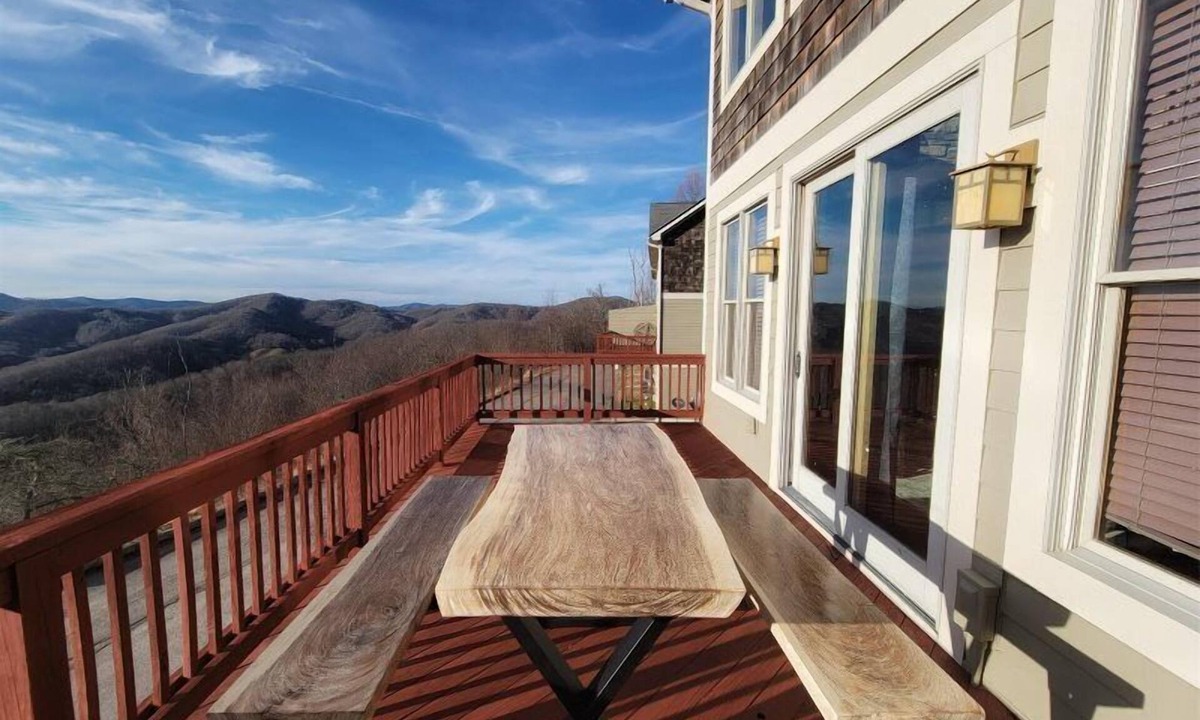 Wolf Laurel Cabin | New! Peaceful Mountain Views, Deck, Trails nearby, Pool Table.