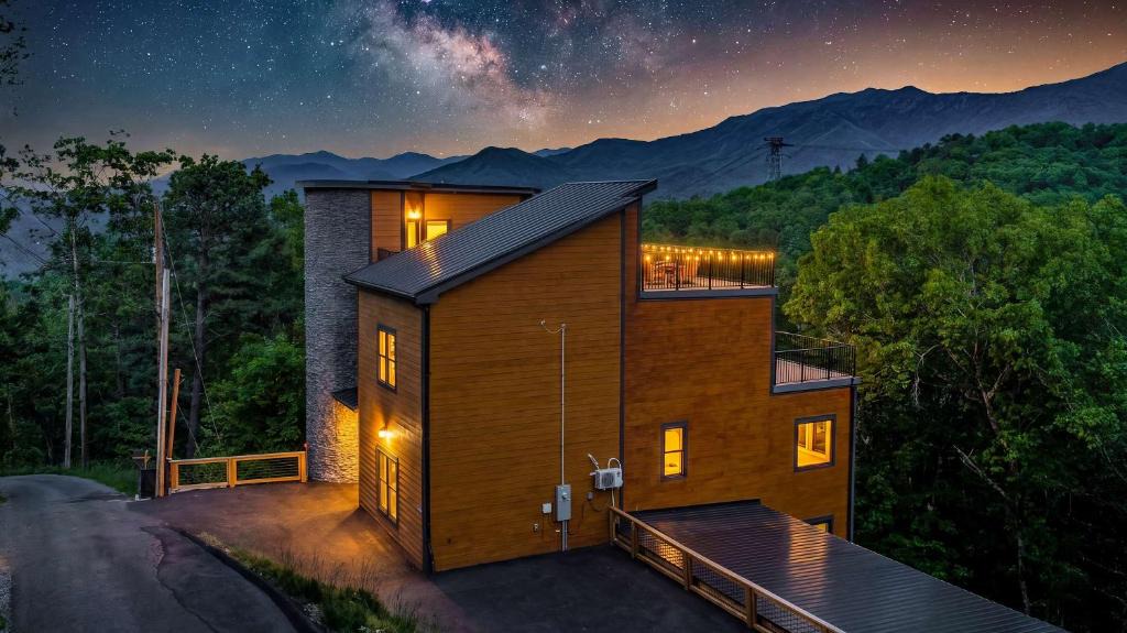 Chalet Village House | *NEW* Sleeps 22 5BR Luxury Chateau Indoor Pool