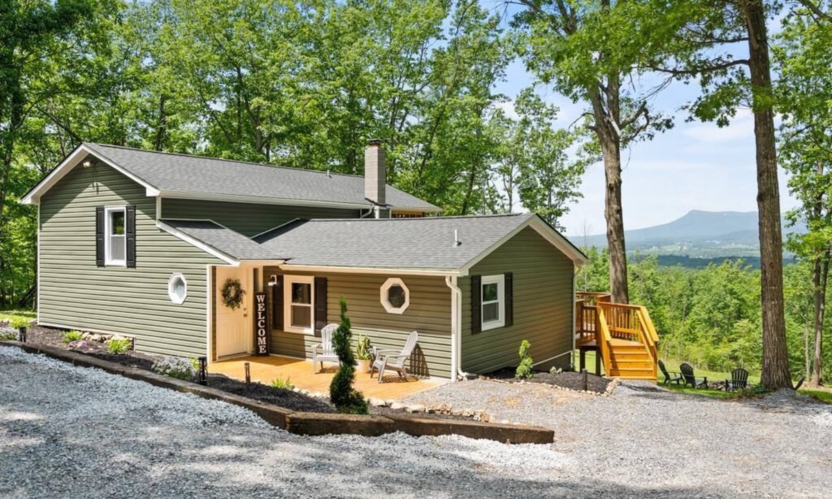 Elkton Cabin | NEW STUNNING VIEW OVERLOOK MASSANUTTEN with HOT TUB and Adjoin SHEN NATL PARK!