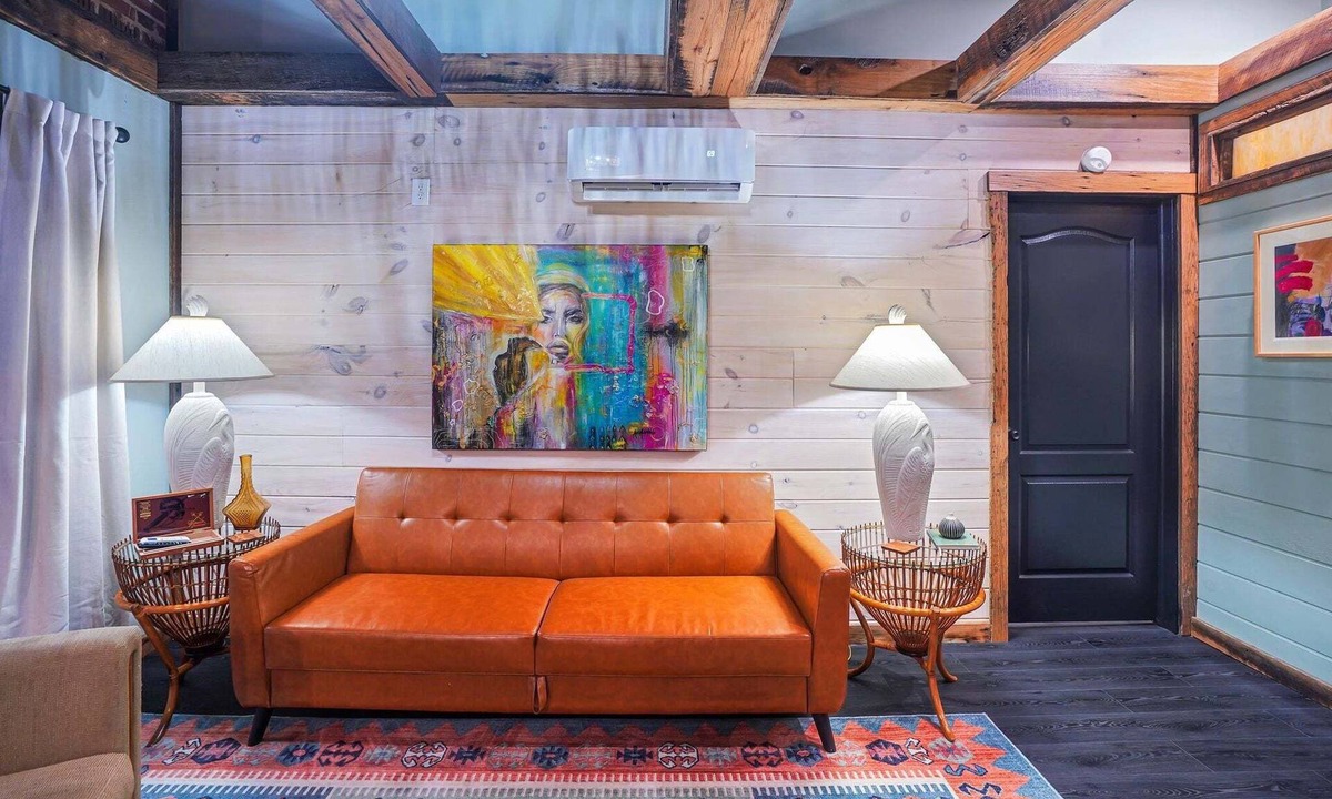 Somerset Apartment | NEW! Stylish Retro Stay, Columbia House Unit D