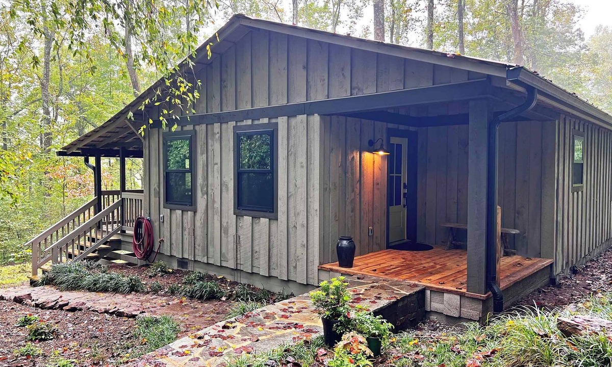 Saluda Cottage | NEW! The Cottage at Whispering Falls: LUXURY & PRIVACY, hot tub, King beds