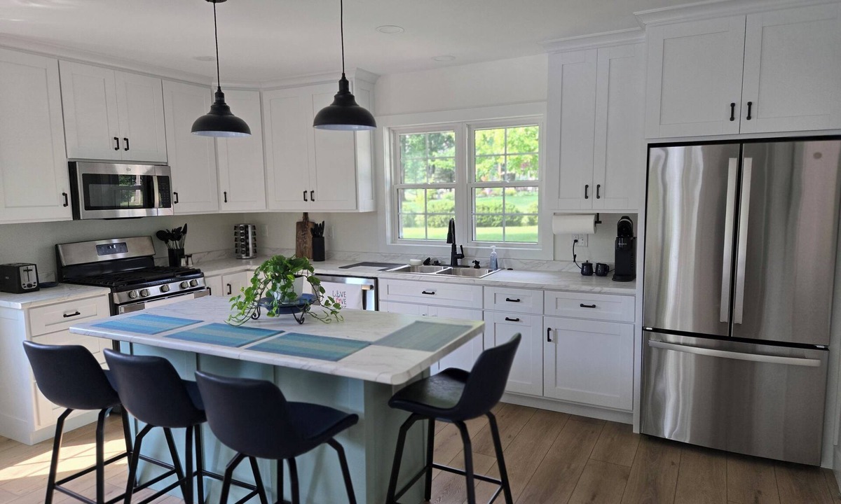 Frontier House | New Waterfront Guest House – Less than 10 Min to Hillsdale College