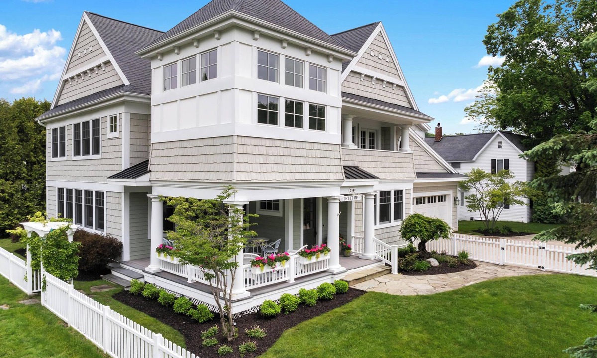 Wequetonsing House | Newly decorated Wequetonsing Home - Walking distance to downtown.