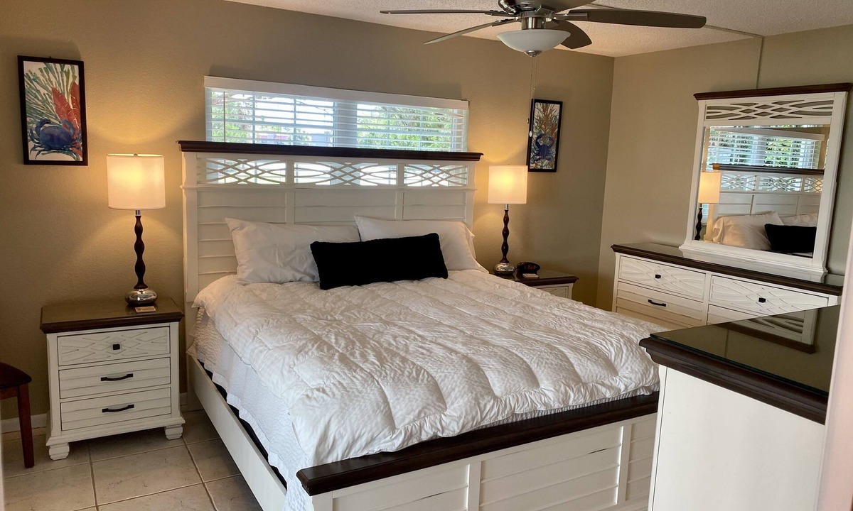 Englewood South Condo | Newly Listed 1st Floor ground level Condominium, 2 Bed, 2 Bath Unit 10-101.