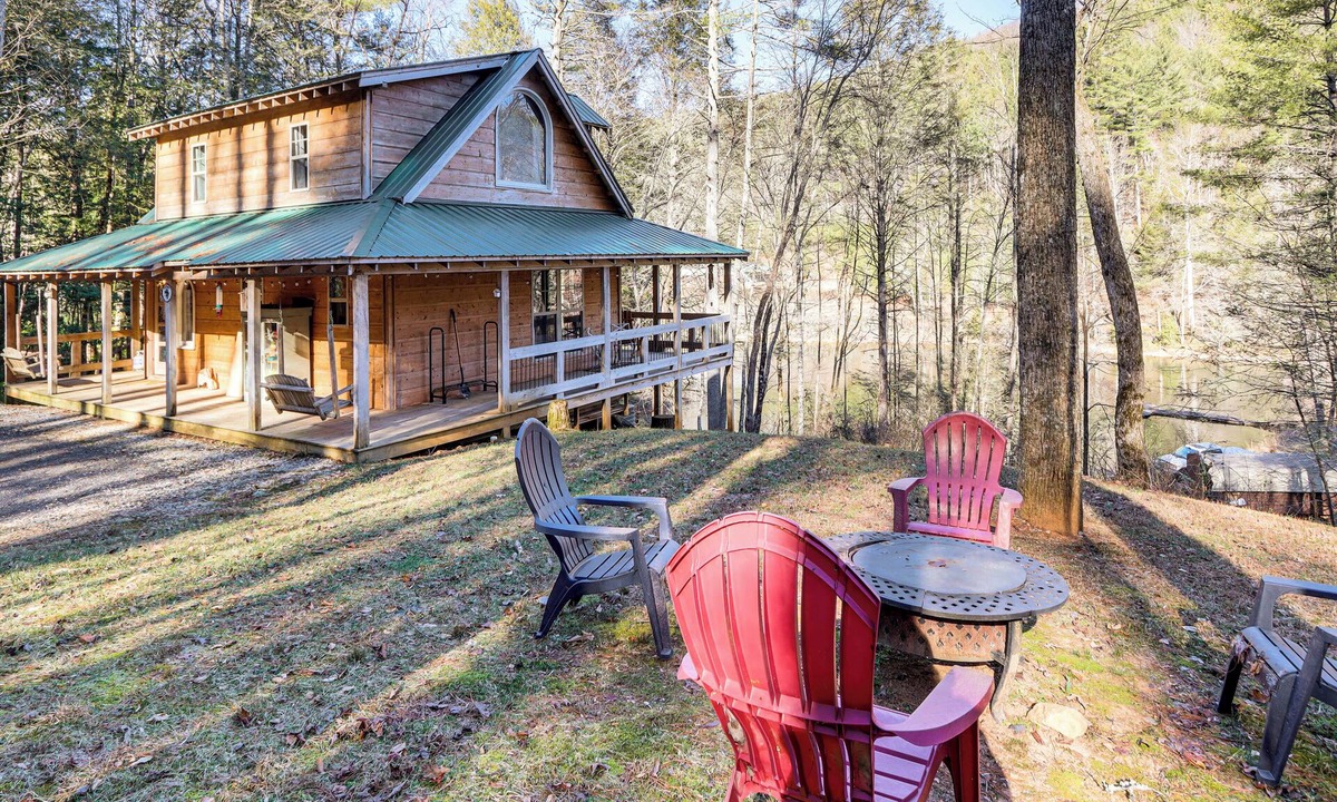 Suches Cabin | Newly Refreshed! Suches Cabin w/Deck, Fire Pit