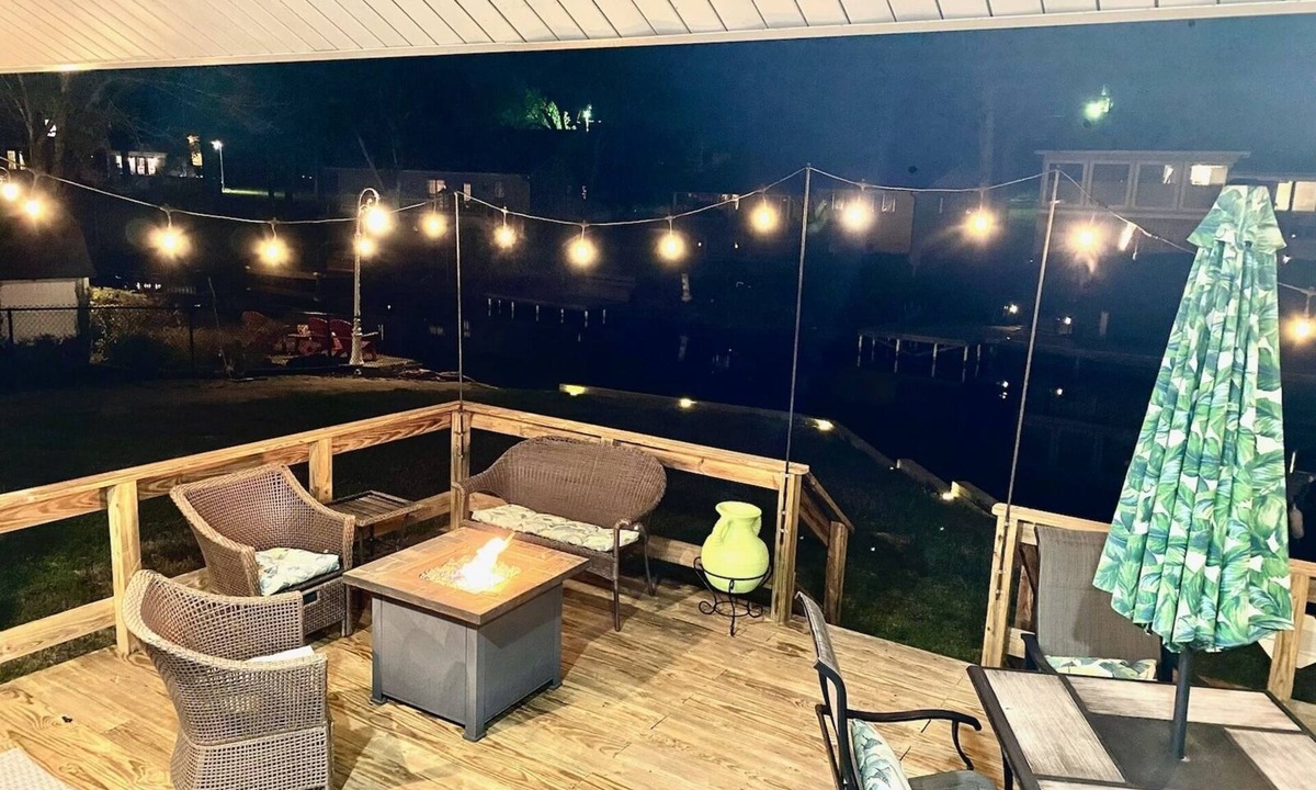 Piney House | Newly remodeled 3 bedroom, 2 bath home on Lake Hamilton w/a boat dock.