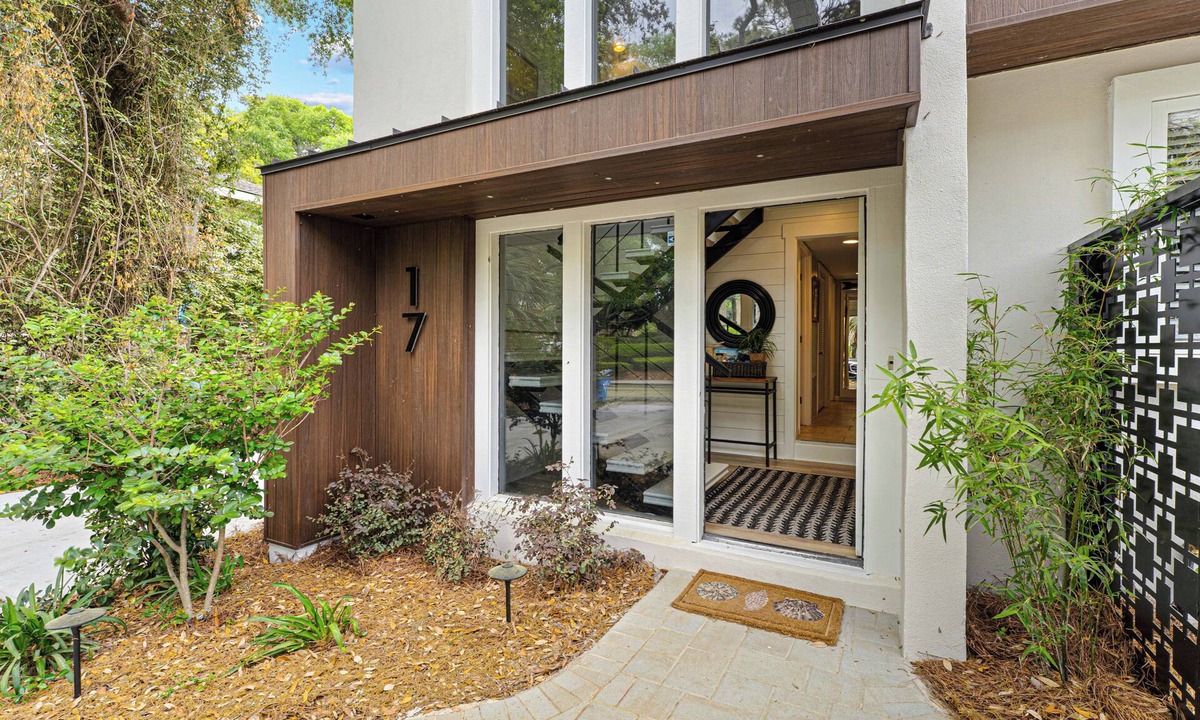 North Forest Beach House | Newly Renovated 60 StepstoBeach Pool FirePit * Screen Patio * Walk to Coligny