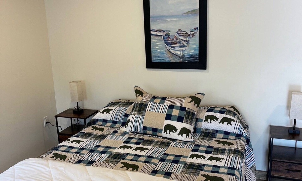 Oscoda Cabin | NEWLY RENOVATED! Cozy cabin in peaceful Oscoda with WiFi, AC