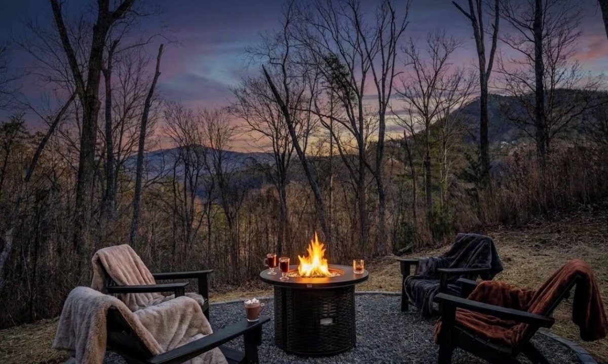 Wears Valley Cabin | Newly Renovated! Fresh Design, Pool, Hot Tub, Fishing!