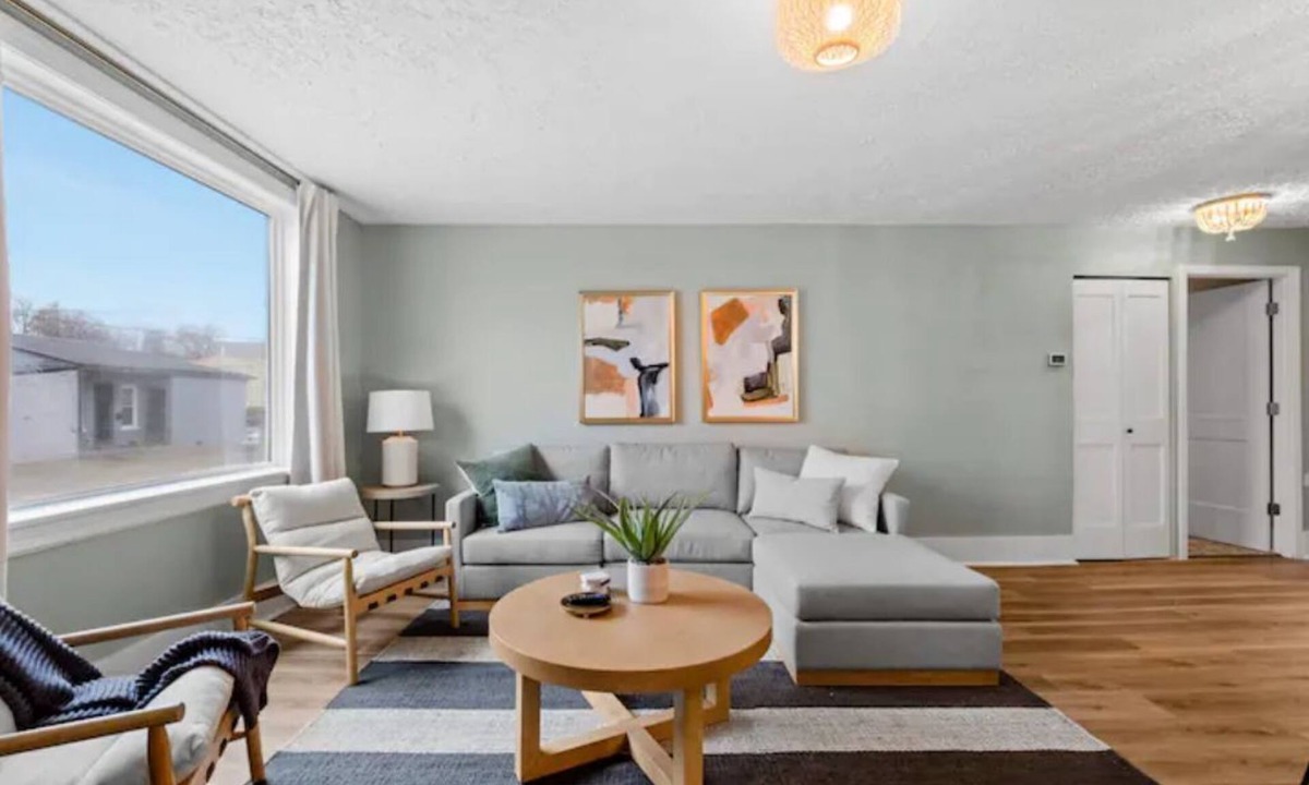 Shelby Park House | Newly Renovated |Private Yard | Close to Downtown