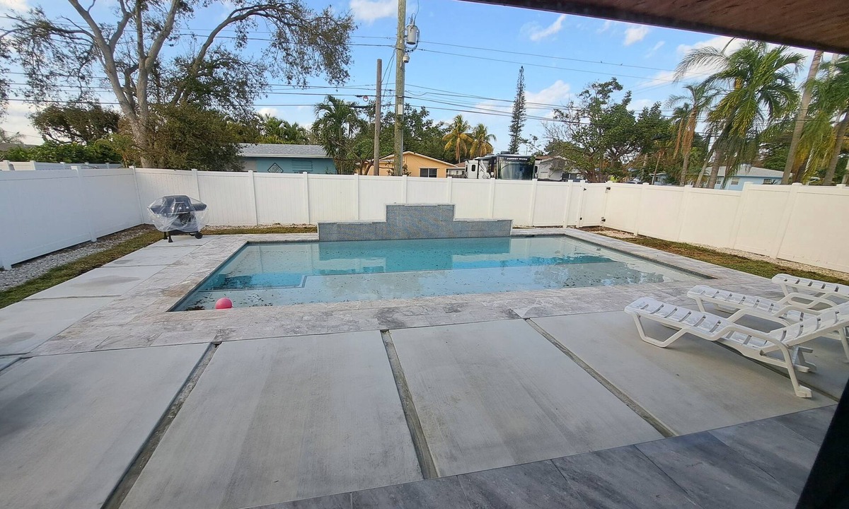 Dania Beach House | Nice spacious 5-bedroom house in Dania Beach with AC