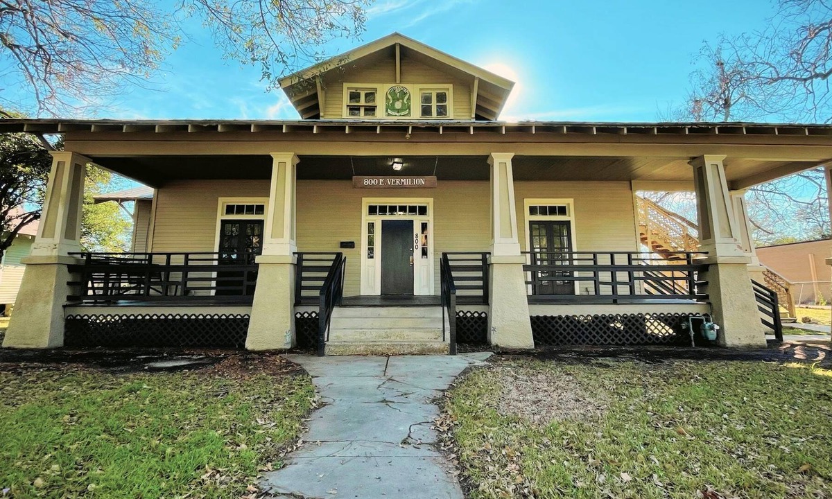 Freetown - Port Rico House | Night at the Museum-Historic home with front porch near Downtown sleeps 8