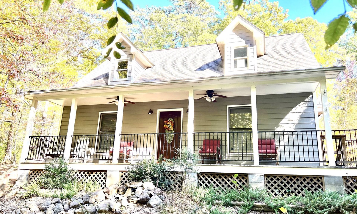 Sevierville Cottage | NO cleaning fee Secluded Cabin 2 acre P Forge 2 mi sleeps 9 LeConte Dwood Island