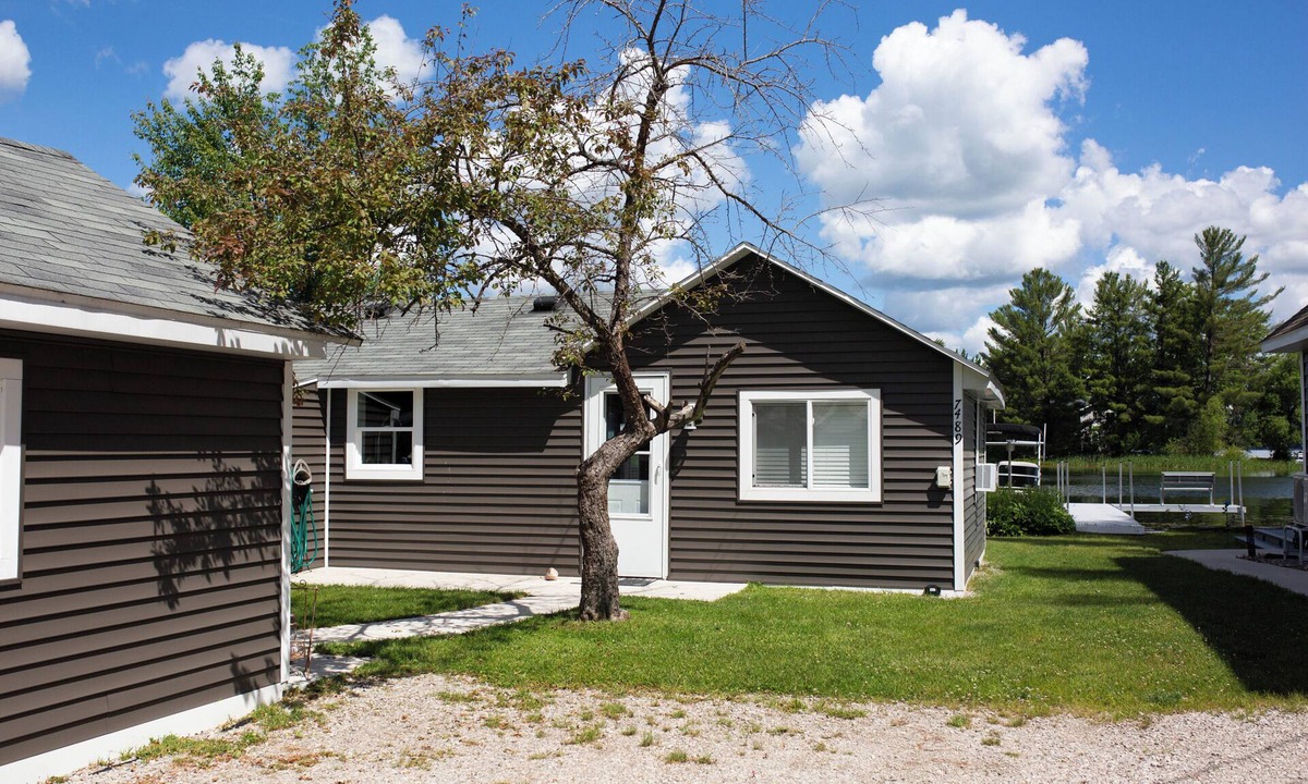 Kalkaska Cottage | Noble Cottage : The Ultimate Summer Escape – Book Your Stay Today!