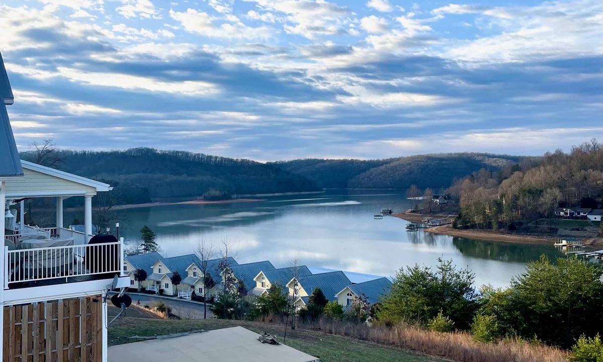 La Follette Condo | Norris Lake Condo・Boat Slip・Pool・Marina Access