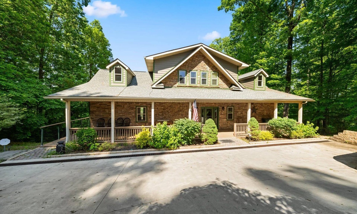 Jacksboro House | Norris Lake House with Boat Dock, Pool, and Hot Tub