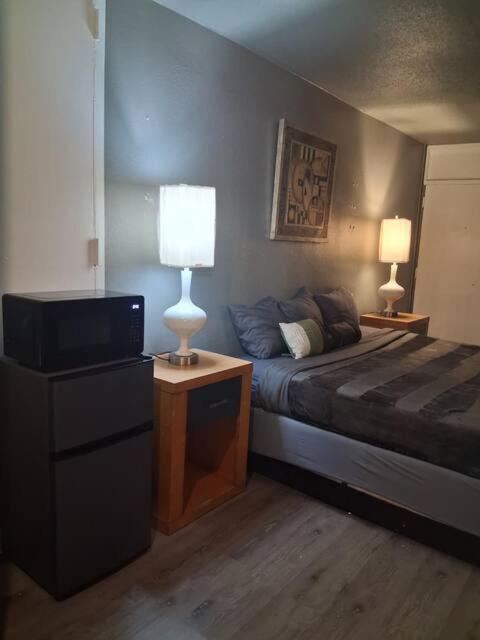 Tougaloo Apartment | North - King Bed Hotel Studio 318