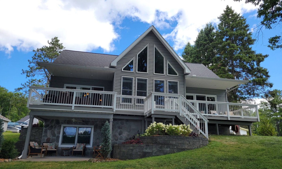 Cheboygan House | Northern MI Lakefront Retreat – Year-Round Oasis for 12 Guests