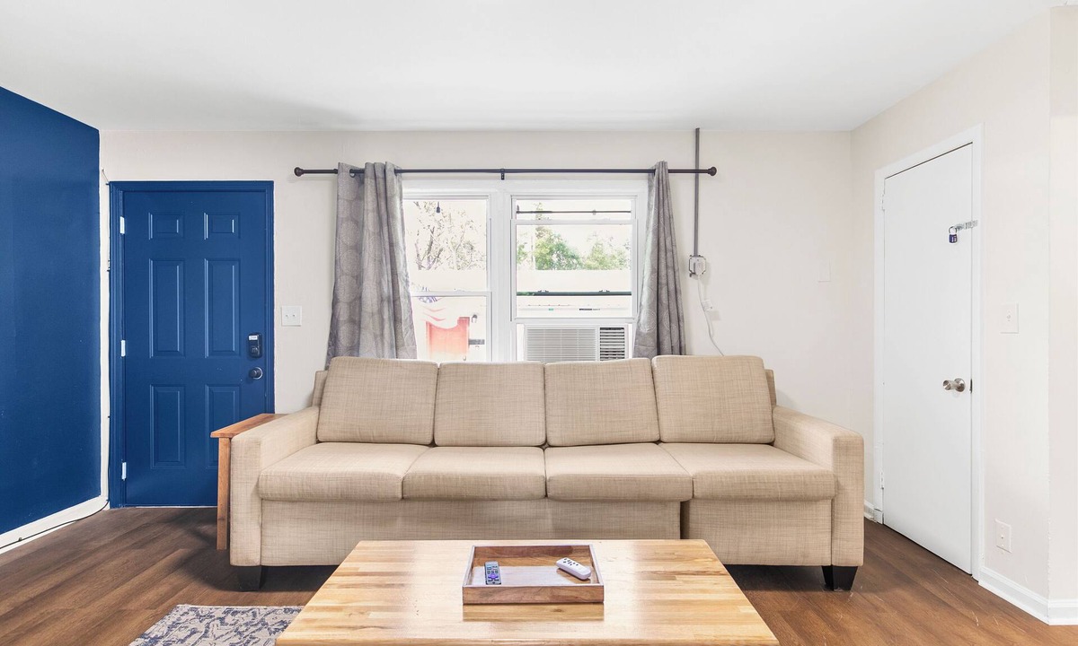 Norwood Condo | Norwood Seven Flat No. 5 -City Stay/King Bed/WiFi