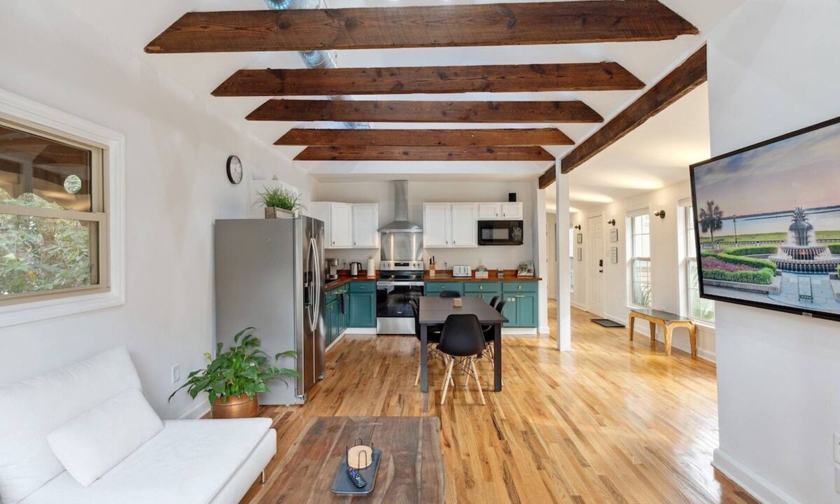 Westside House | Oak House Charleston 2BR in downtown. Enjoy peacefulness, history & comfort.