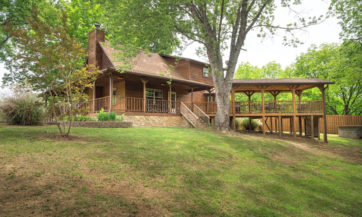 Newport Cabin | Oakwood — Rest and Relaxation in the Smokies with all the comforts