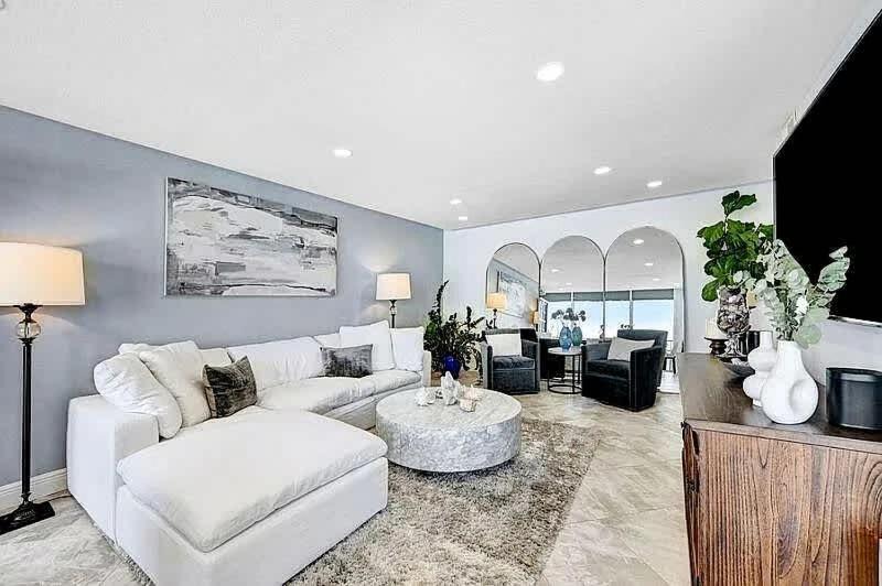 Michigan Beach Apartment | Oceanfront 2BR Penthouse with Balcony Views